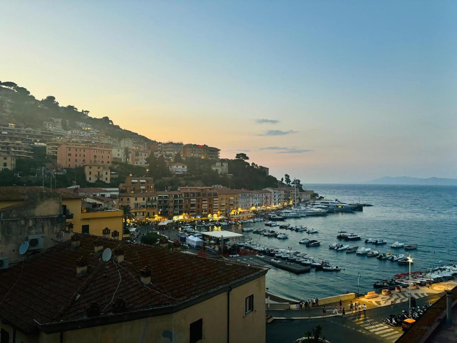 La Casetta In Piazza Porto Santo Stefano  Bagian luar foto